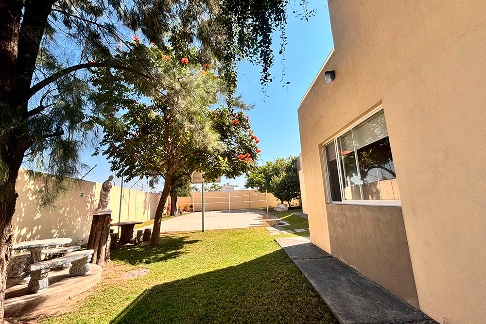 Colegio Madre Velarde - Bachillerato